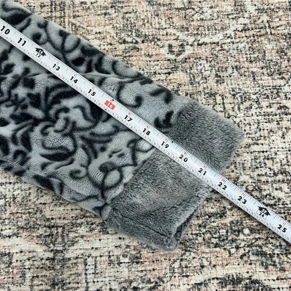 Soft Gray Women’s Long Bathrobe Medium / Large Fuzzy Plush - Picture 10 of 14